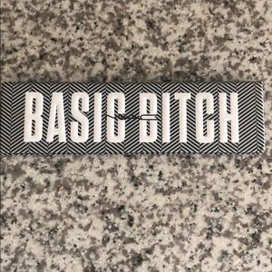 “Basic Bitch” Mac eyeshadow pallet